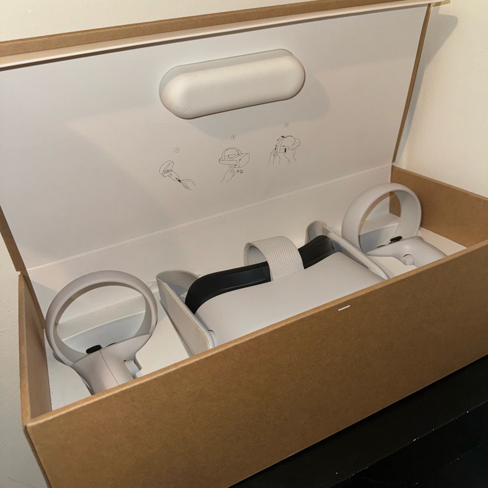 META QUEST 2 Virtual Reality Headset - 128 GB